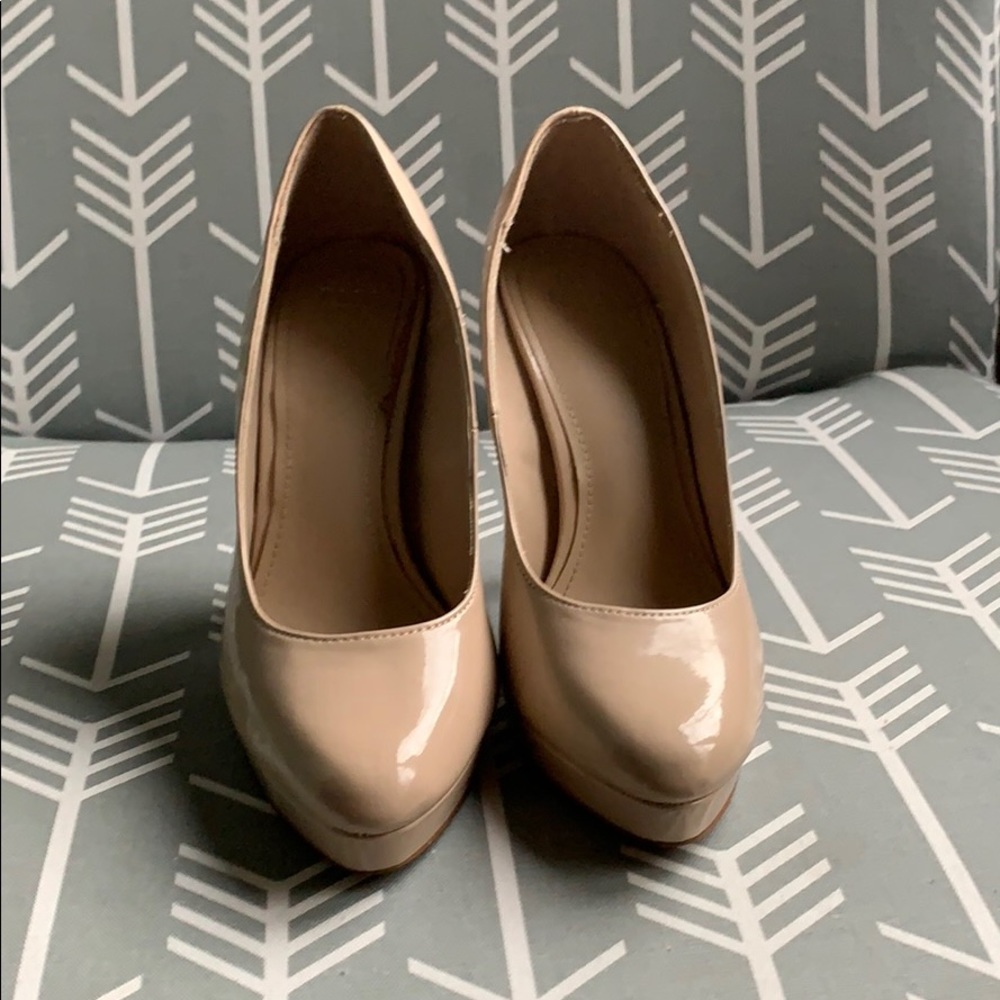 Elle Size 7M nude platform heel